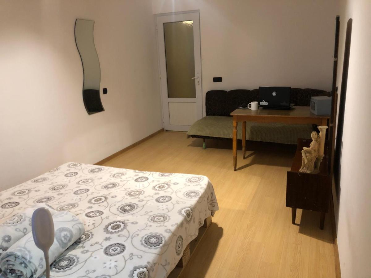 4 Friends Hostel Yerevan Exterior photo