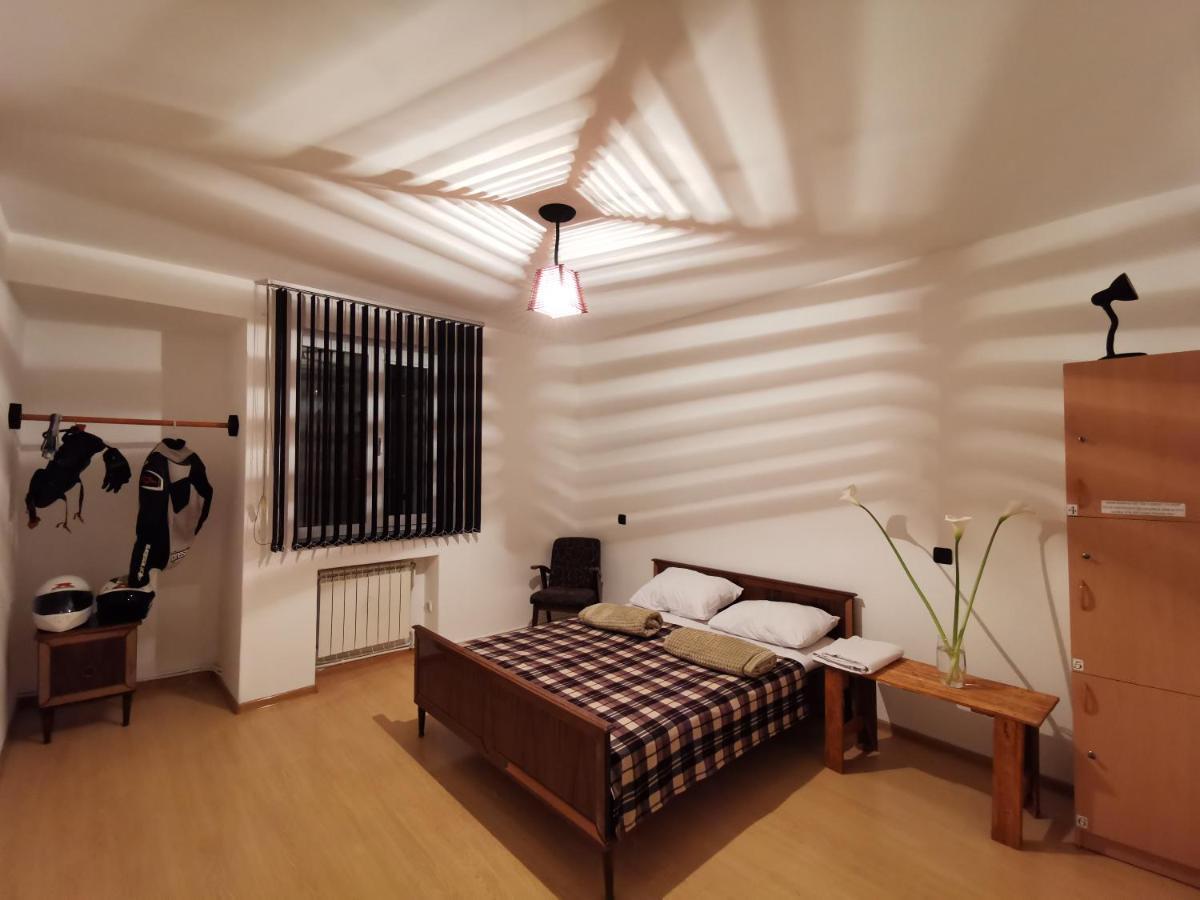 4 Friends Hostel Yerevan Exterior photo
